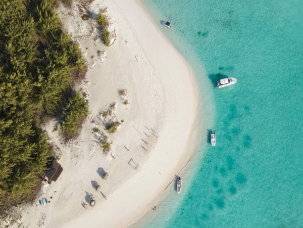 Luxurious Beachfront Villa in Little Exuma - 4-Bedroom Getaway